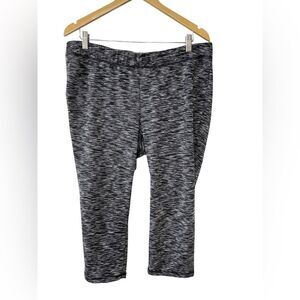 Livi Active Crop Black and White Yoga Pants. Size 18/20